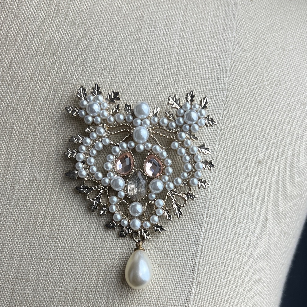 Elegant Pearl and Crystal Brooch
